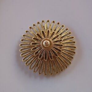 Monet‎ pin/Brooch Gold Tone 2" flower